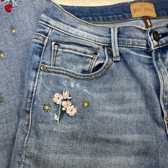 Driftwood Jackie Embroidered Jeans Size 26 Floral Distressed Light Wash Skinny - Picture 13 of 15